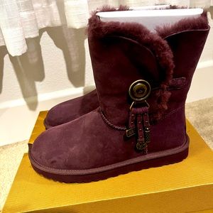 Ugg Boots W Azalea (New) Woman’s Size 8